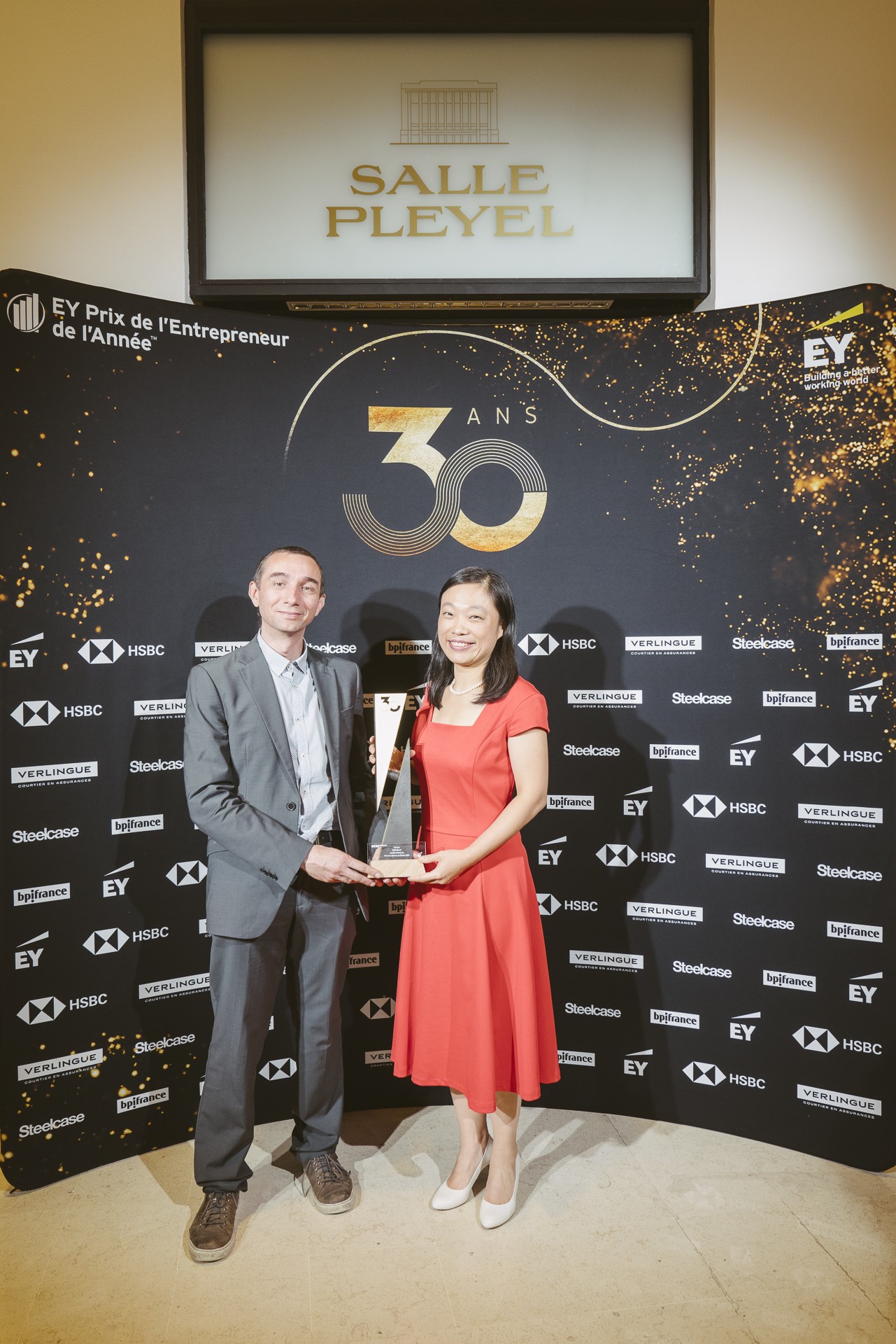 Yun Luo et Guy Chichignoud, co-fondateurs de Rosi Solar, lauréats du Prix Start-up de l’Année 2022