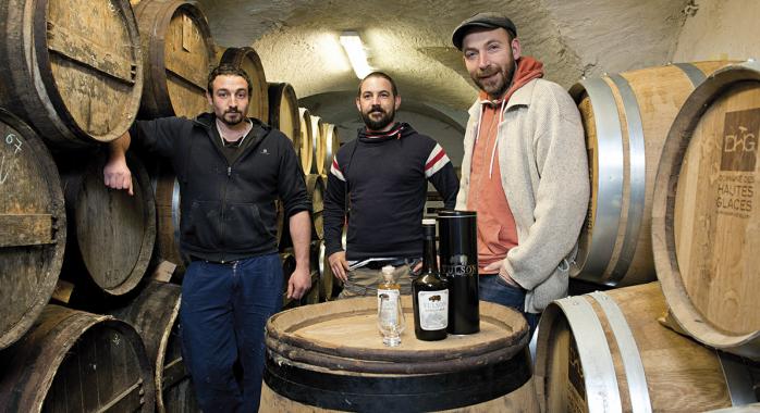 Les 12 000 litres contenus dans des fûts vieillissent sous bonne garde. - © F. Ardito