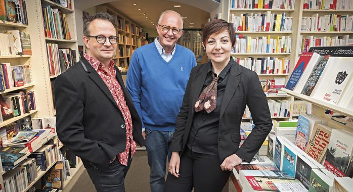 Marc Legay, opticiens Krys, Raphaël Mocellin, 2e adjoint au maire, et Véronique Monfort, librairie Le Marque-Page, sont actifs dans la revitalisation des commerces © E. Tolwinska