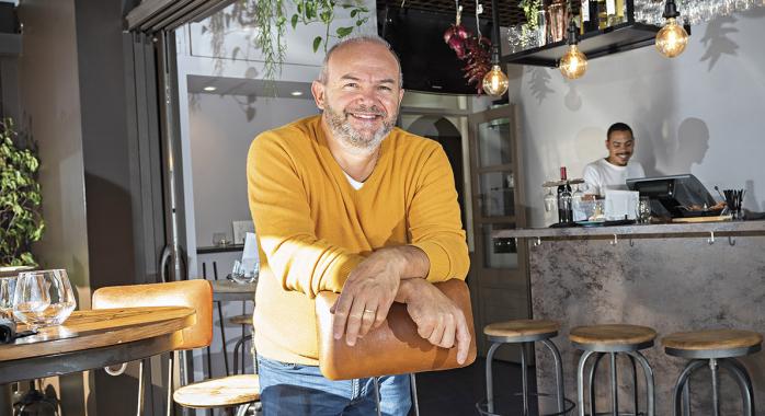 Au 28 avenue du Grésivaudan, Éric Gaggio ouvre le bien nommé Comptoir 28 © E. Tolwinska Éric Gaggio à la tête du Comptoir 28