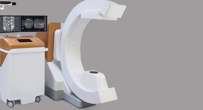 © eCential Robotics - La plateforme conçue par eCential Robotics associe un arceau d’imagerie à faible émission de rayons autour du patient, et une station de navigation pour les équipes chirurgicales.