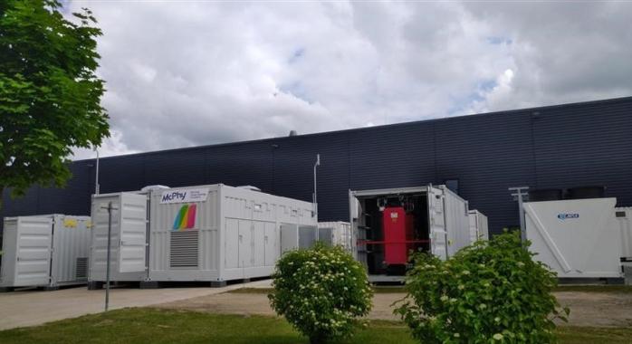 Plateforme McPhy de production d’hydrogène zéro-carbone, capacité 2 MW. Site d’Apex Energy, Allemagne © McPhy Plateforme McPhy de production d’hydrogène zéro-carbone, capacité 2 MW. Site d’Apex Energy, Allemagne © McPhy