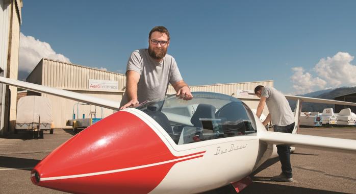 Fabian Lienhard, gérant de AeroTechnics, spécialiste en mécanique d'aéronefs, planneurs et ulm. © Franck Ardito