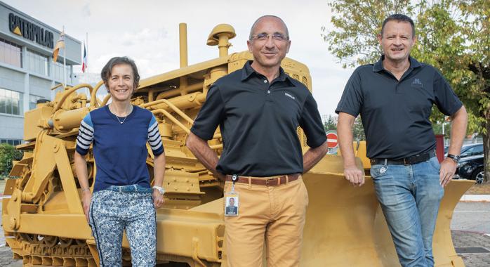 Sylvie Morard, directrice des finances, Raphaël Zaccardi, président de Caterpillar France, et Gilles Hoessler, responsable du bureau d’études © F. Ardito