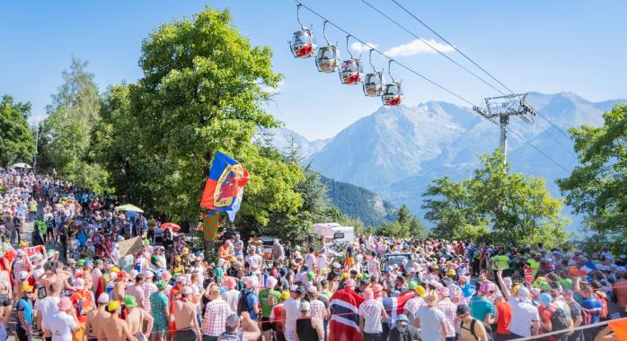 La montée mythique de L'Alpe d'Huez © L.Royet La montée mythique de L'Alpe d'Huez