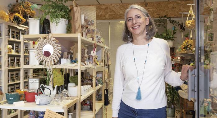 L’Essence M de Muriel Machon assure un service de salon de thé en terrasse, et des ateliers créatifs pour petits et grands © J.-M. Blache