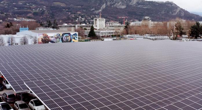 L’ombrière couvre une surface de 10 900 m². Il s’agit de la troisième installation de ce type pour le Groupe STMicroelectronics dans le monde.