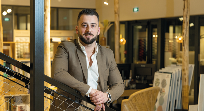 À 31 ans, Sébastien Giardina dirige le groupe G’Décor depuis une décennie © J.-M. Blache