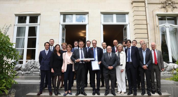 A Matignon, officialisation du financement © Matignon