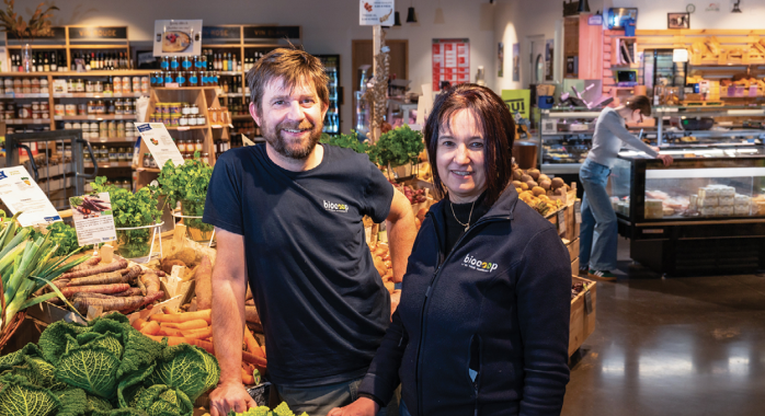 Annick Monon et Stéphane Brosse, gérants du magasin Biocoop de Crolles © E. Tolwinska Annick Monon et Stéphane Brosse, gérants du magasin Biocoop de Crolles.