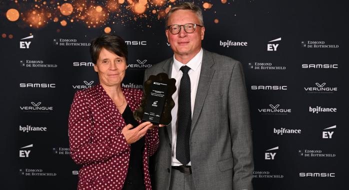 Sophie Rivoirard et Érick Petit, cofondateurs de MagREEsource, lauréats du Prix de la Scale-up de l'année Auvergne-Rhône-Alpes ©Julien Rambaud Sophie Rivoirard et Érick Petit, cofondateurs de MagREEsource, lauréats du Prix de la Scale-up de l'année Auvergne-Rhône-Alpes