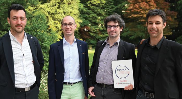Stellaria lors de la remise des prix des lauréats France 2030 à la préfecture de l’Isère. De gauche à droite Lucas Tardieu (cofondateur responsable cycle combustible), Aurélien Moureaux (directeur des financements), Antoine Gerschenfeld (cofondateur et adjoint au directeur technique), Nicolas Breyton (fondateur et président)