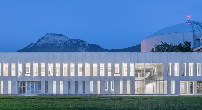 L’Institut Laue-Langevin (ILL), au cœur de la Presqu’île scientifique de Grenoble © Kaptis  L’Institut Laue-Langevin (ILL), au cœur de la Presqu’île scientifique de Grenoble
