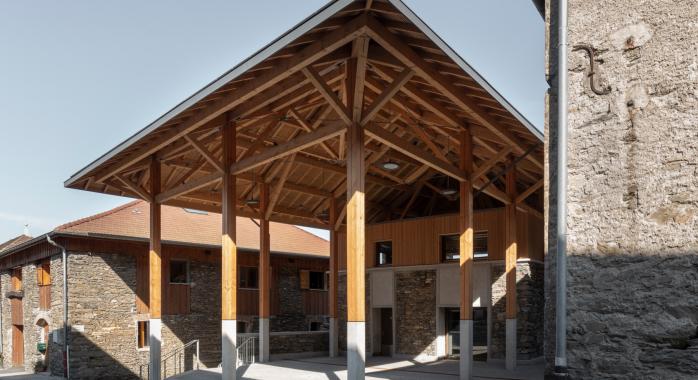 Réhabilitation d'une grange et construction d'une halle au Moutaret