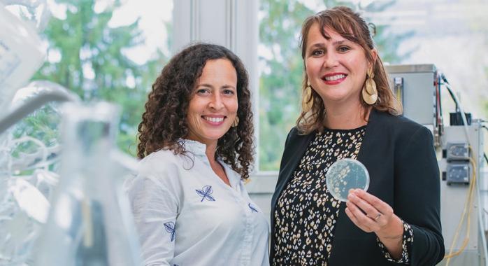 Emeline Richard-Millot et Aurélie Juhem, cofondatrices de AIS Biotech.