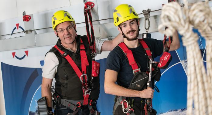 Lionnel Hebrard, fondateur et dirigeant de CCV Contrôles, et son fils, Cyprien