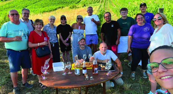A Saint-Savin, Stéphanie Loup, du Domaine du Loup des Vignes en duo avec Mathilde Lerouge, du restaurant Les Trois Faisans, avec leurs participants.