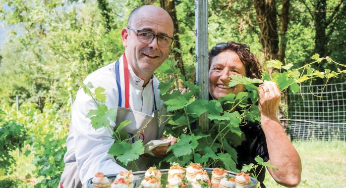 Laurent Gras, du restaurant Chez le Pèr’Gras, et Isabelle Ferron (Vignoble de la Garde), au Fontanil-Cornillon.