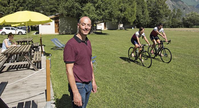 © E. Tolwinska - Le gîte de groupe, géré par Christophe Carlier, est une porte ouverte sur l’Oisans. Le Grand Renaud