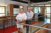 Hélène Deletoile, directrice adjointe, et Claude Desrieux,  directeur général de Cuynat Construction, dans le nouveau siège de l’entreprise