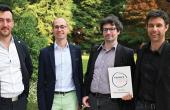 Stellaria lors de la remise des prix des lauréats France 2030 à la préfecture de l’Isère. De gauche à droite Lucas Tardieu (cofondateur responsable cycle combustible), Aurélien Moureaux (directeur des financements), Antoine Gerschenfeld (cofondateur et adjoint au directeur technique), Nicolas Breyton (fondateur et président)