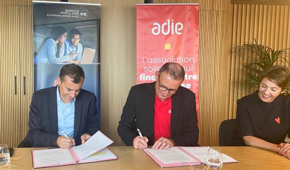 Signature de la convention BPAURA et Adie