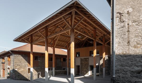 Réhabilitation d'une grange et construction d'une halle au Moutaret