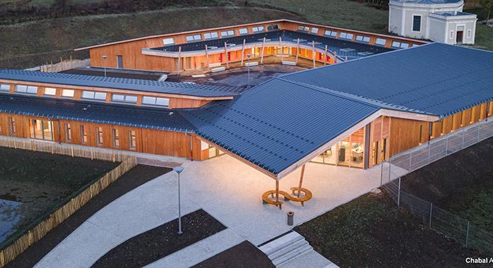 GROUPE SCOLAIRE - MONESTIER-DE-CLERMONT - Chabal Architectes © Benjamin Gremen GROUPE SCOLAIRE - MONESTIER-DE-CLERMONT - Chabal Architectes © Benjamin Gremen