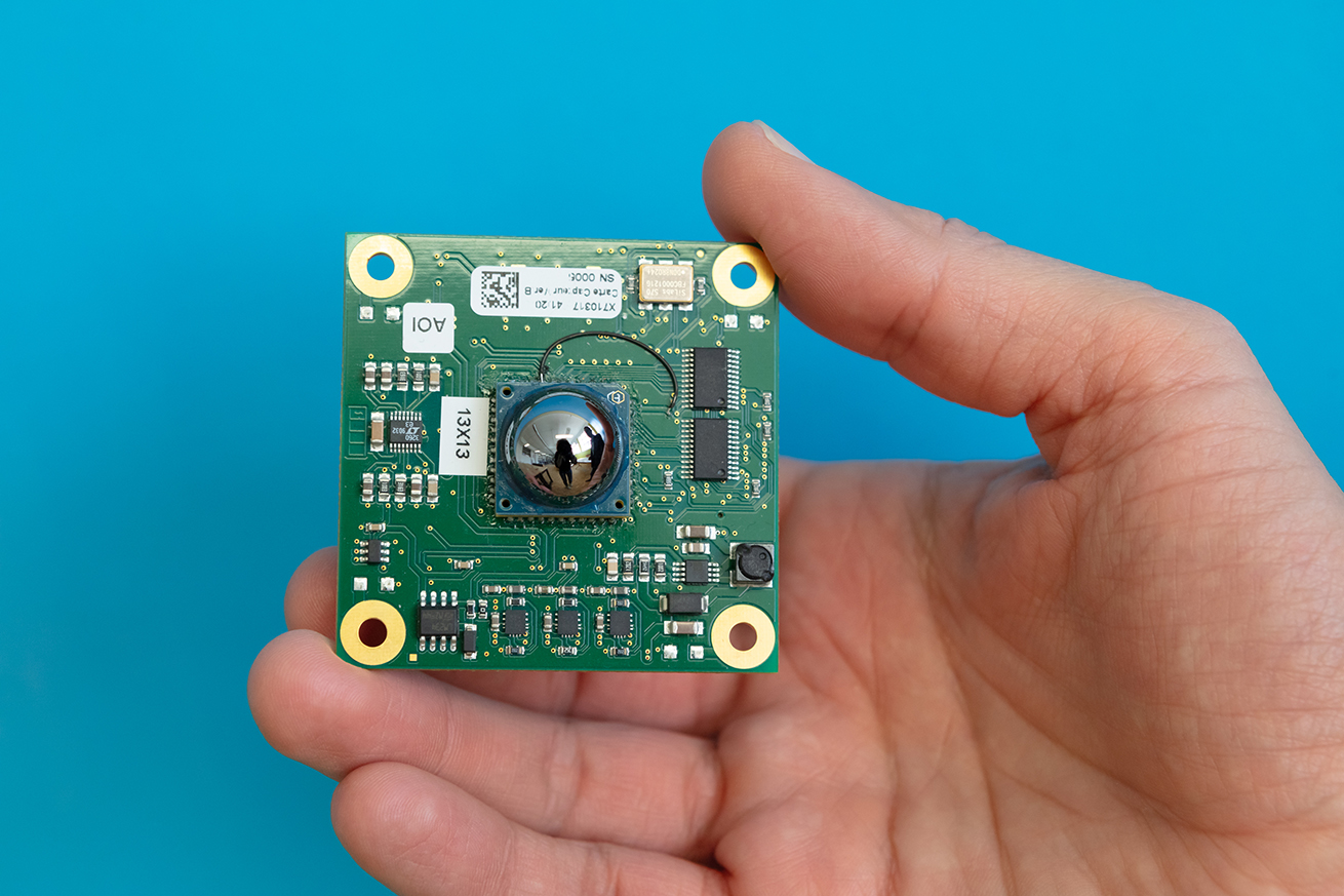 La puce de capteur dimagerie térahertz de TiHive est basée sur la technologie CMOS terahertz ©TiHive